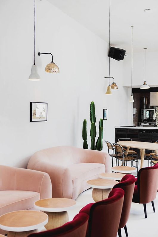 roze stoelen roze stoelen