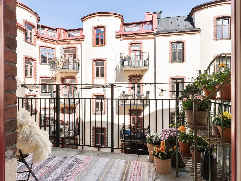 balkon inrichting plantenrek