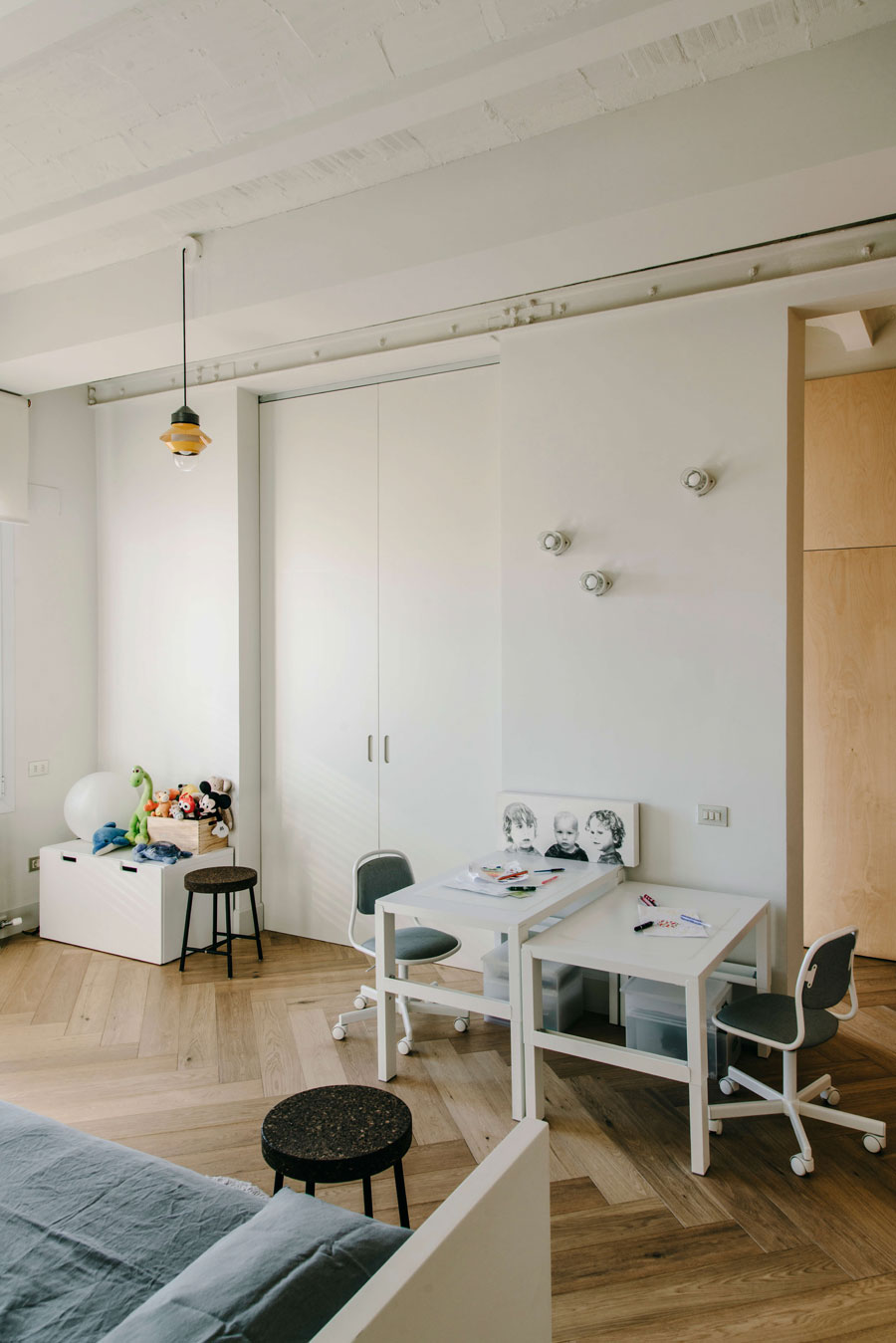 Deze kinderkamer grenst aan een geweldige speelkamer! Deze kinderkamer grenst aan een geweldige speelkamer!