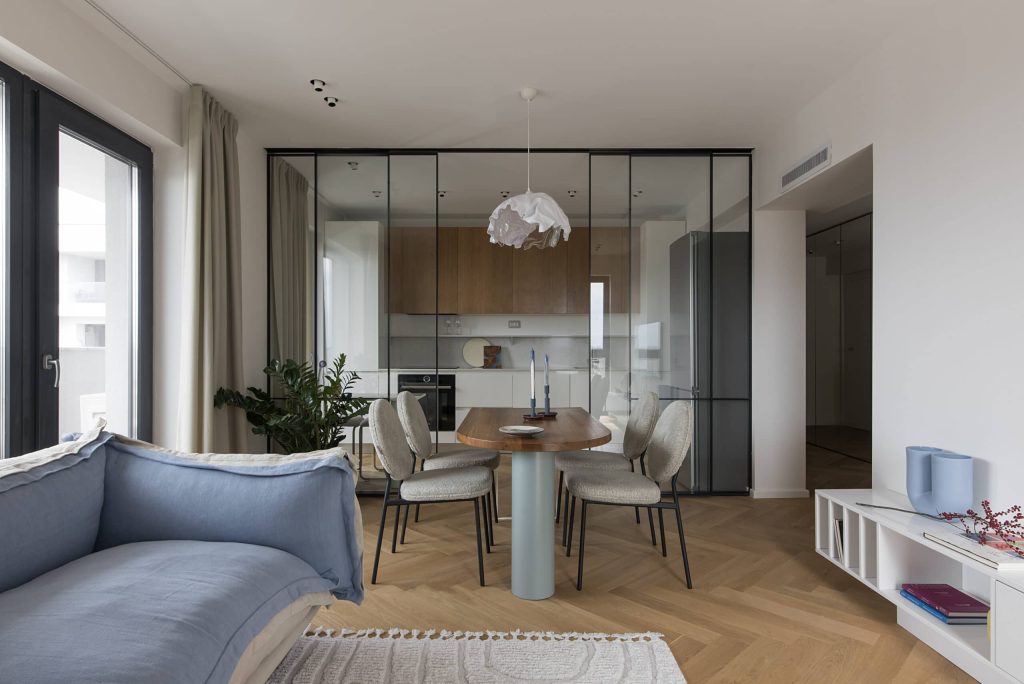 Speels en luchtig: Een chique appartement vol artistieke details Speels en luchtig: Een chique appartement vol artistieke details