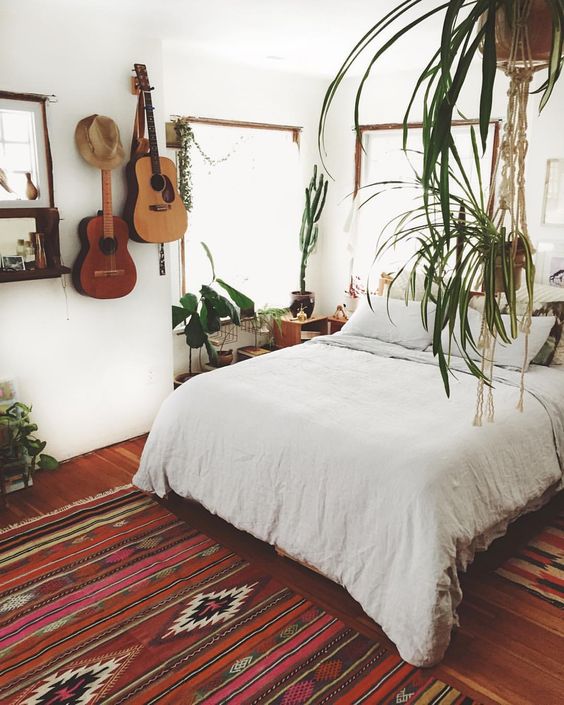 Gitaar aan de muur Gitaar aan de muur