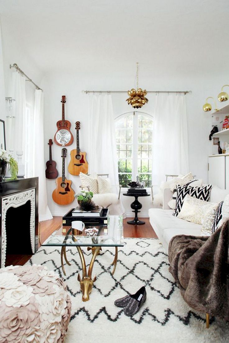 Gitaar aan de muur Gitaar aan de muur