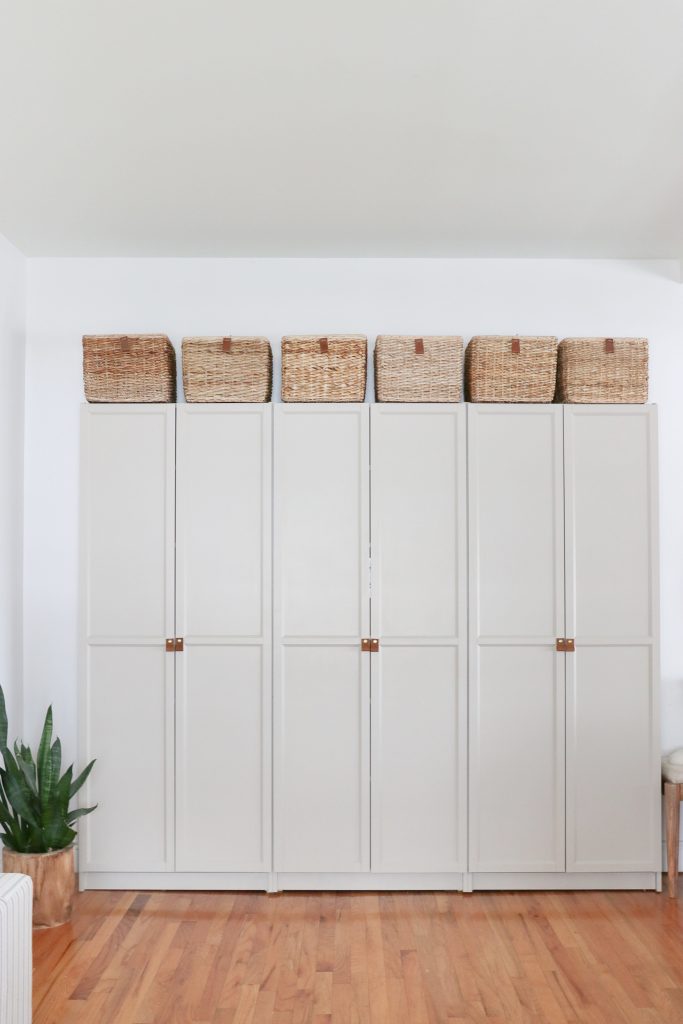 grote ikea billy boekenkast taupe deuren