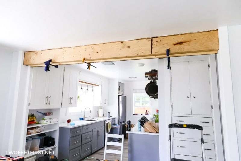 houten balken maken aan plafond monteren