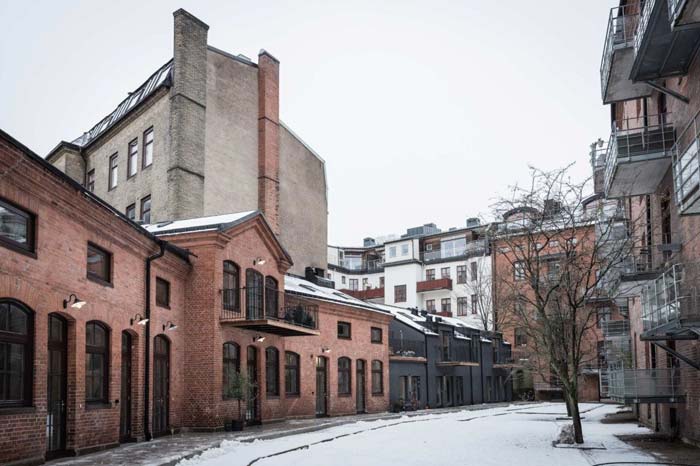 In dit voormalig treinstation uit Göteborg vind je de mooiste designmeubels In dit voormalig treinstation uit Göteborg vind je de mooiste designmeubels