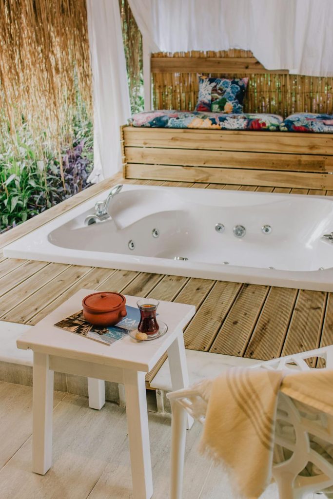 jacuzzi houten ombouw tuin