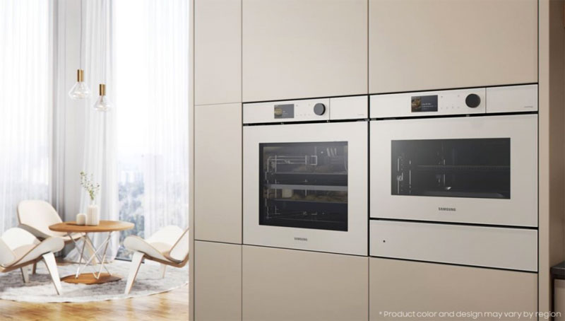 De Samsung Bespoke AI™ Oven10 maakt het bereiden van maaltijden een fluitje van een cent, door krachtige intelligentie te combineren met innovatieve kooktechnologieën om heerlijke maaltijden te produceren die tegemoet komen aan de voedingsvoorkeuren van gebruikers.