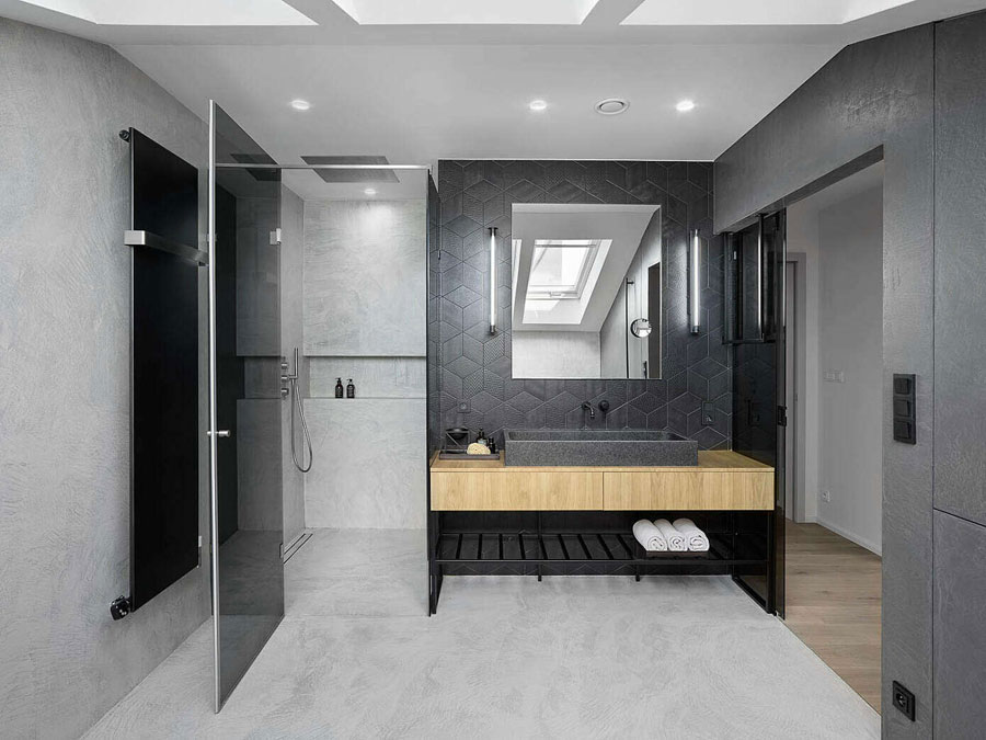 Middels een luxe glazen schuifdeur heb je toegang tot deze stoere badkamer! Middels een luxe glazen schuifdeur heb je toegang tot deze stoere badkamer!