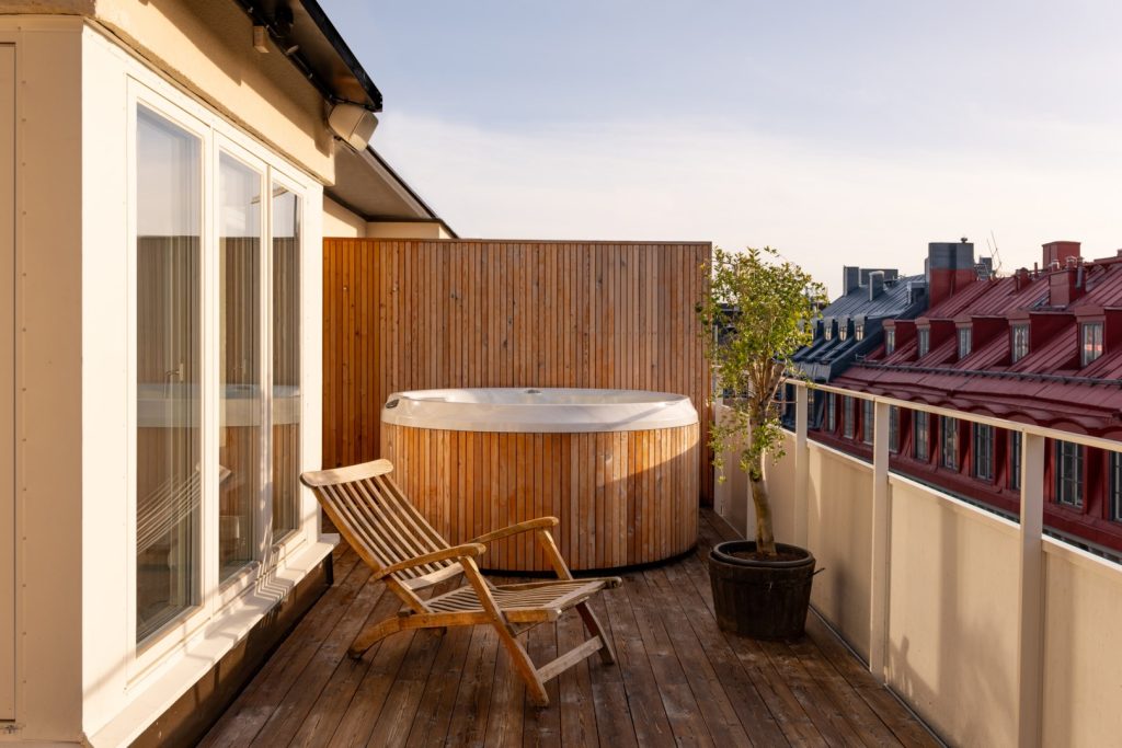 mooie ronde houten jacuzzi