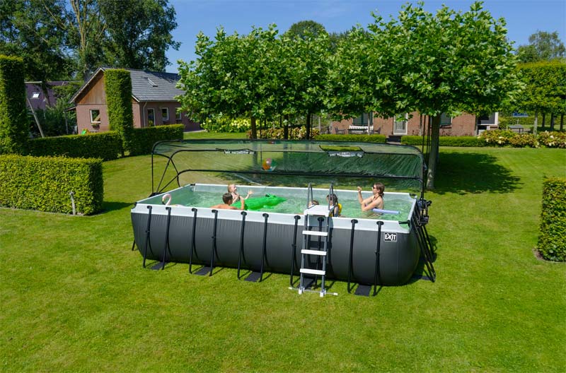 opzet zwembad in tuin met overkapping