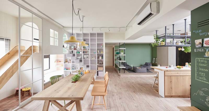 Uitgebreide speelhoek in woonkamer Uitgebreide speelhoek in woonkamer