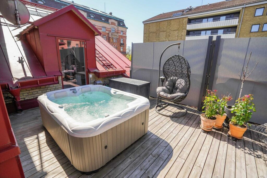 vierkante jacuzzi dakterras