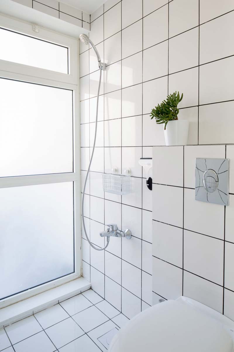 witte tegels kleine badkamer witte tegels kleine badkamer