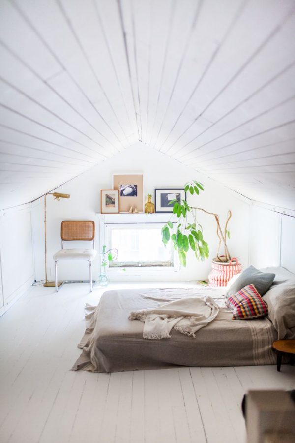 zolder slaapkamer wit plafond