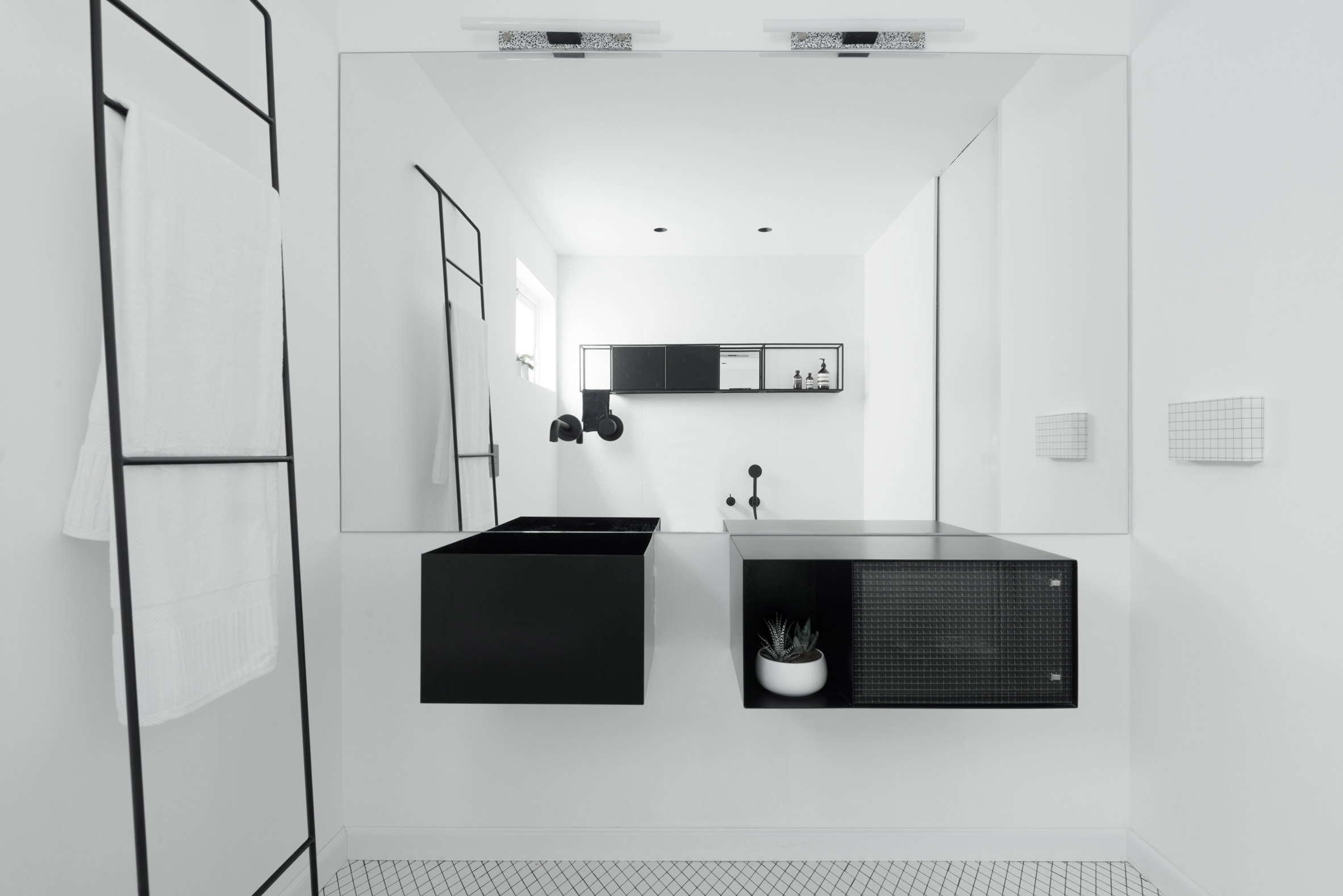 zwart wit badkamer