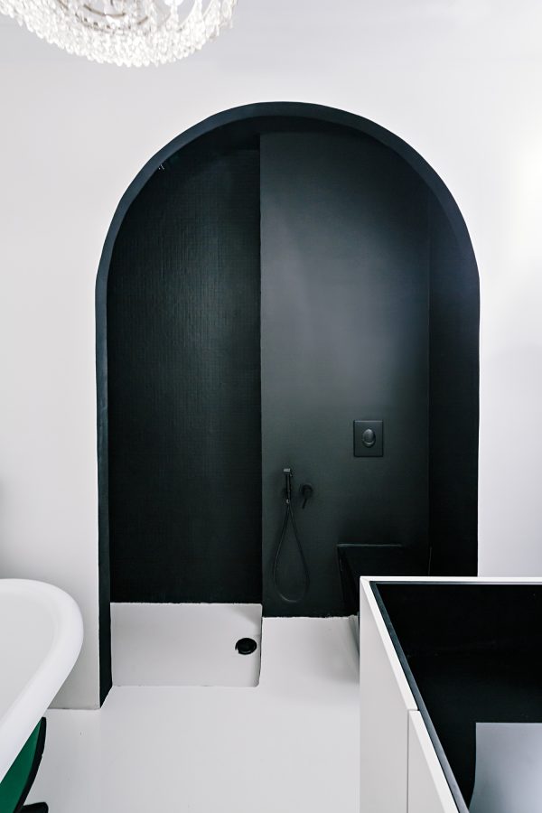 zwart-wit-groen badkamer